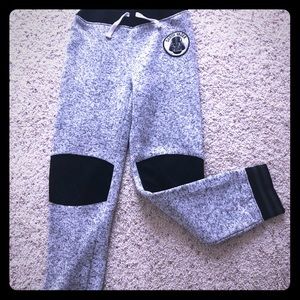 Boy’s joggers (L)